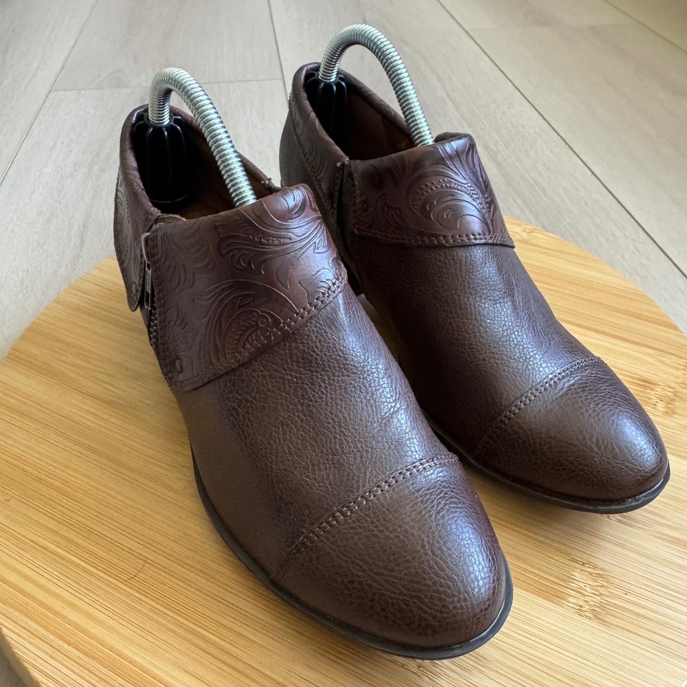 BOC Brown Faux Leather Embossed Detail Zip Ankle‎ Booties, Women's Size 6.5 M